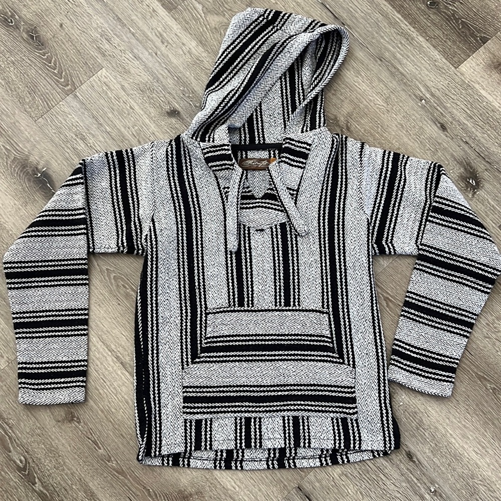 Pullover hoodie size small 🍂